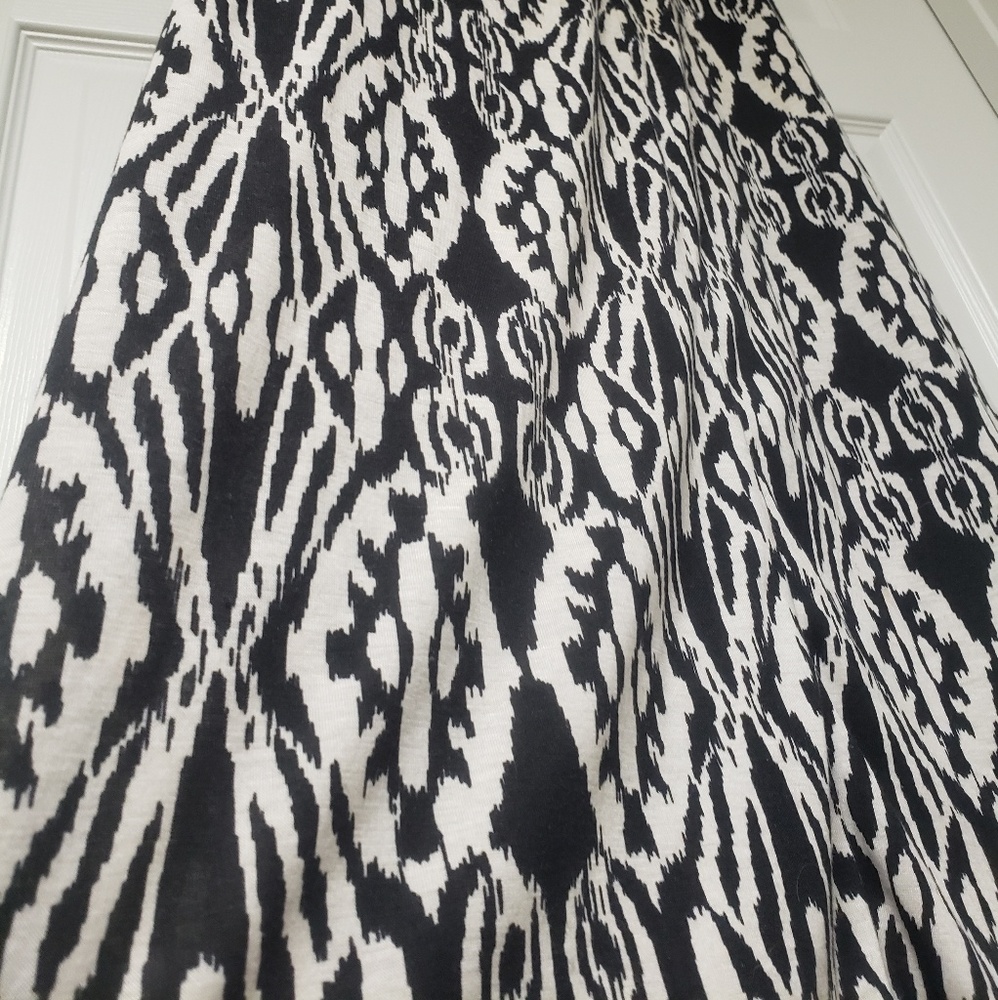 Patterned Maxi Skirt - Picture 2 of 4
